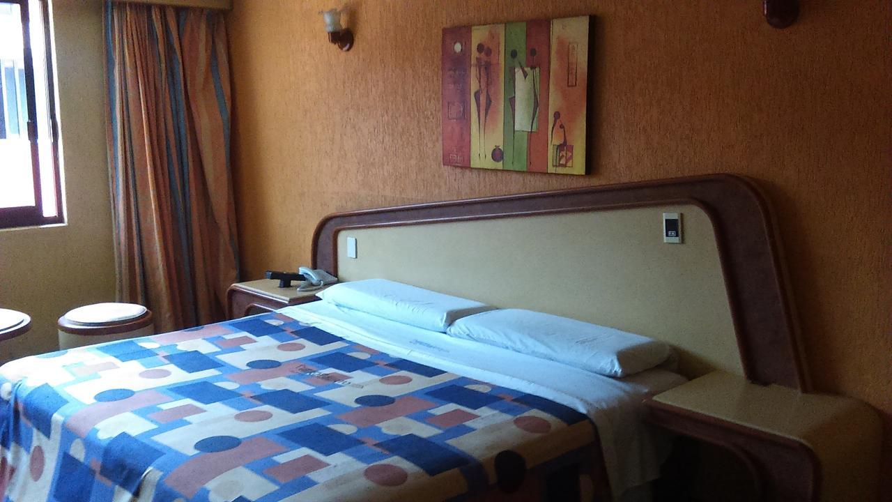 Hotel Aeropuerto Toluca Exteriör bild